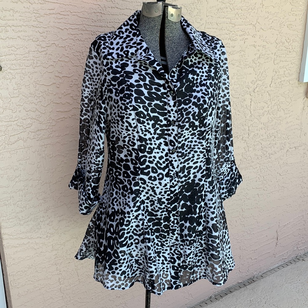 Mishca Black & White sheer lightweight animal print top with front buttons -NEW